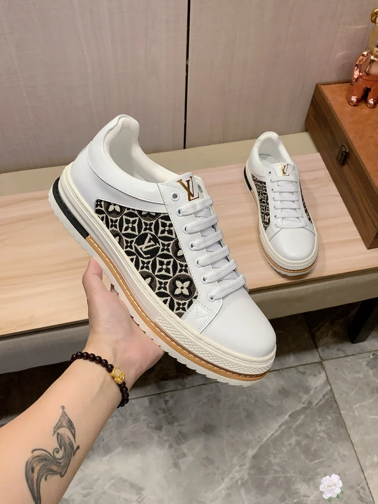 Men's men's shoes 💰420💰💰🎩🎩[Lightning][Lightning] "LV*" The latest • hot style casual shoes, top brand [Seduce] luxury~purchase, top~quality. [Strong] The upper is made of imported breathable cowhide with fabric material ➕ Breathable sheepskin feet (•) and fine workmanship. The original stylish and stylish soft rubber wear-resistant and non-slip outsole is light and comfortable on the feet. The real thing looks better when photographed in person. Code 111: Code: 38-44, 2️⃣colors selected